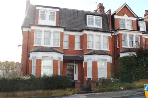 Property for auction in London)