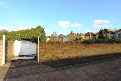 Property for auction in Essex)