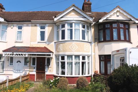 Property for auction in Essex)