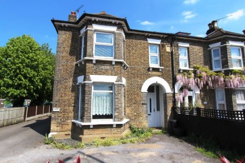 Property for auction in Essex)