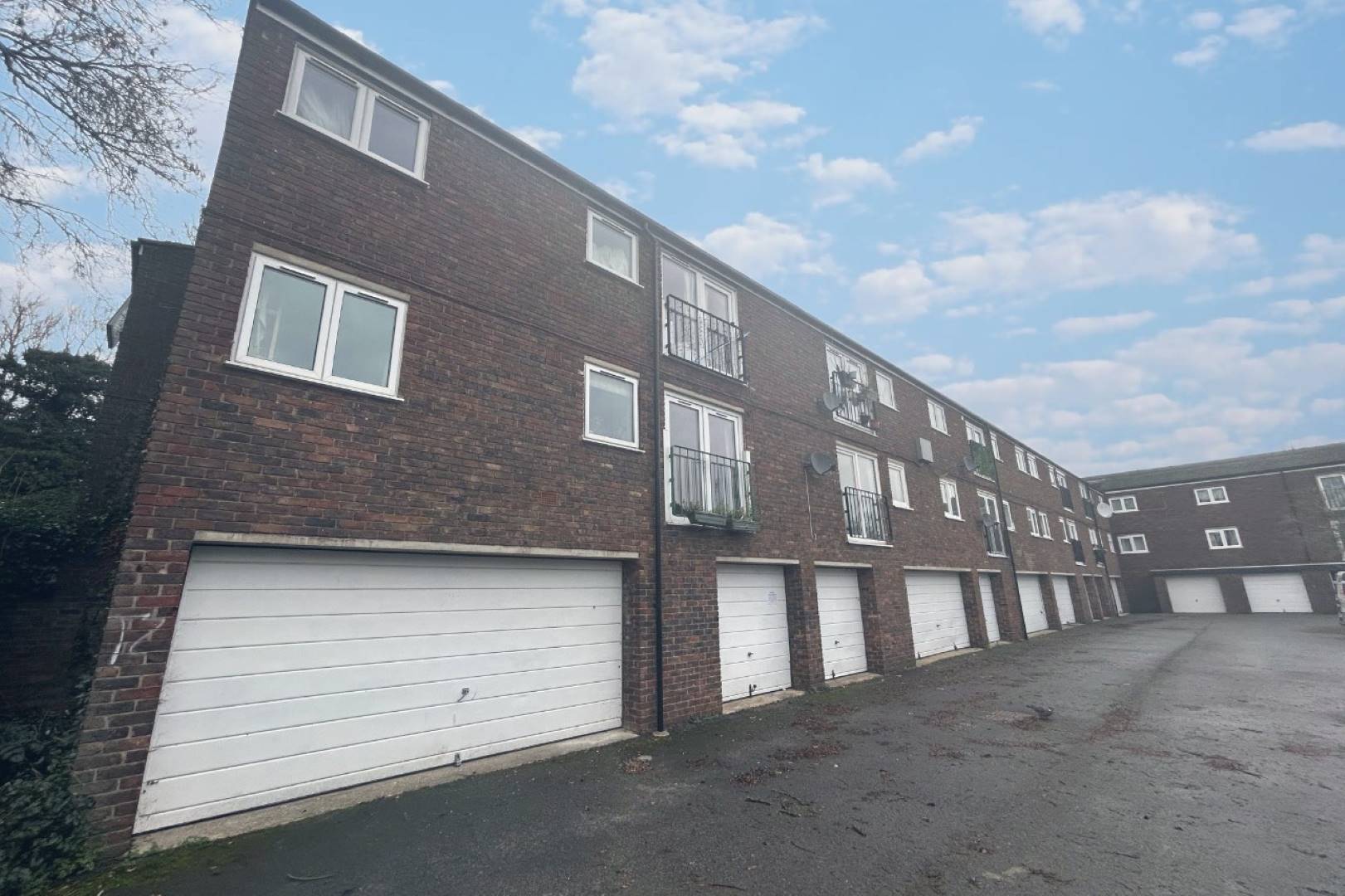 2 Warren Bank, Simpson, Milton Keynes, MK6 3AQ