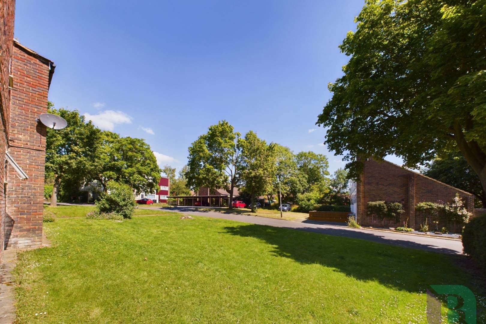 2 Warren Bank, Simpson, Milton Keynes, MK6 3AQ