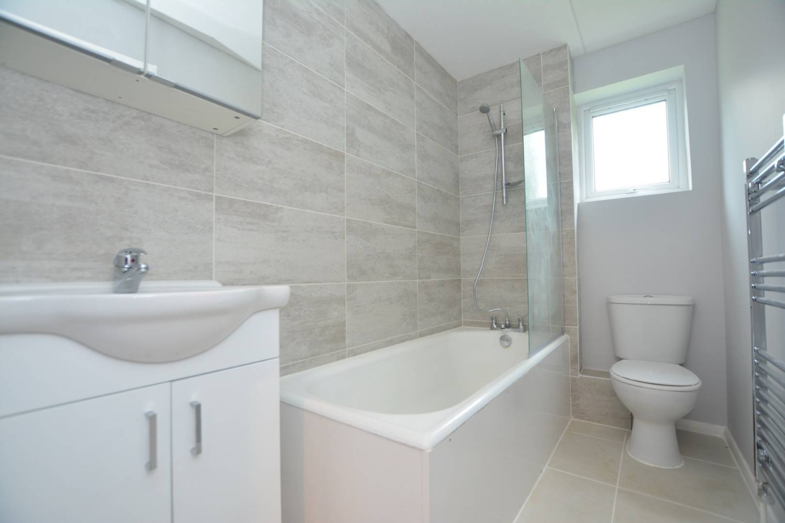 2 Warren Bank, Simpson, Milton Keynes, MK6 3AQ