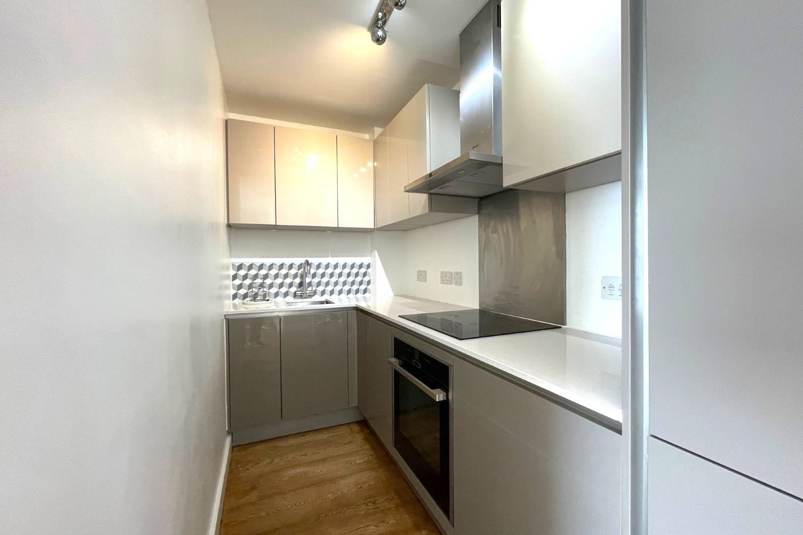 Flat 5, 258 Upper Fourth Street, Milton Keynes, MK9 1DP