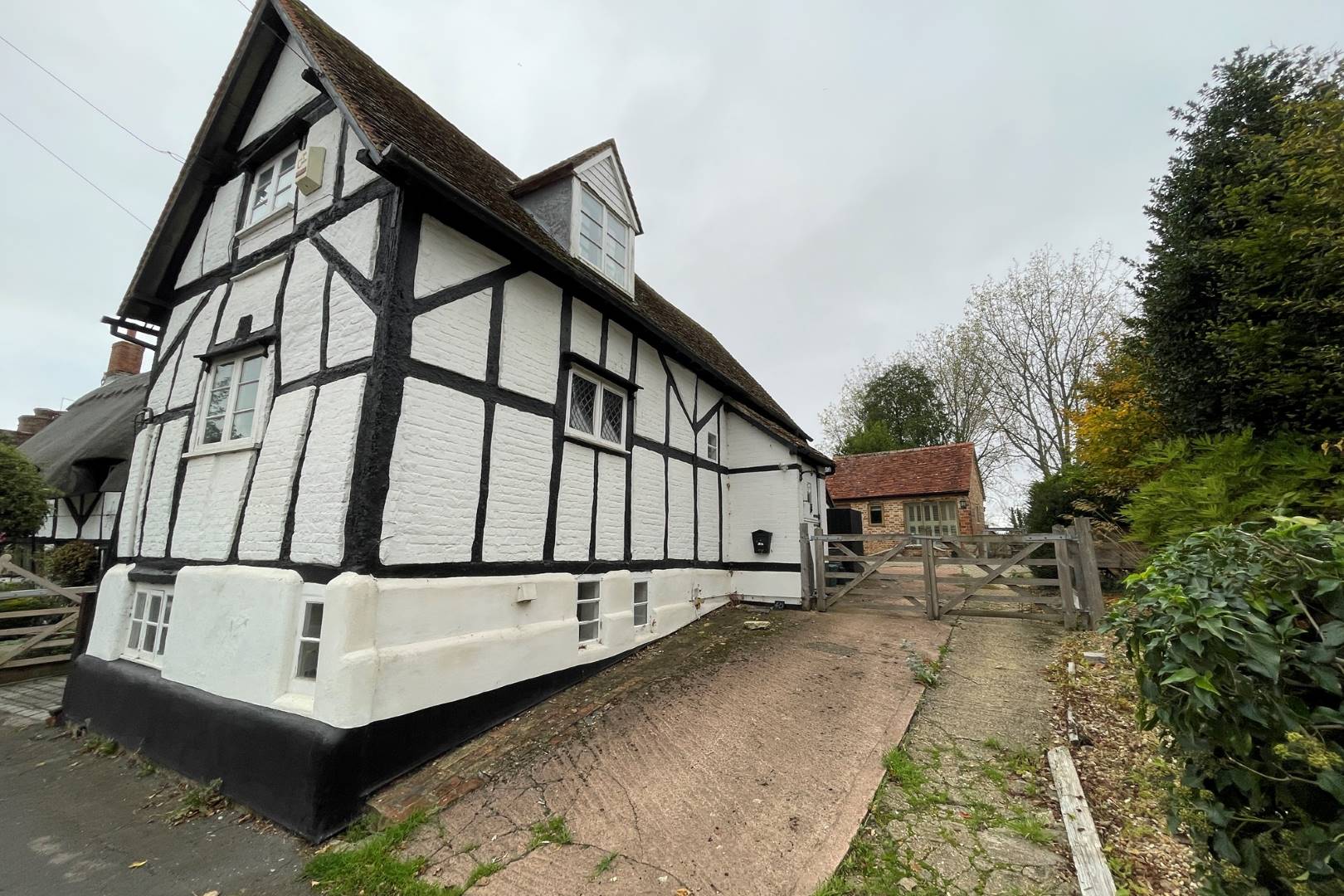 Buckle Cottage, 45 Botyl Road, Botolph Claydon, Buckingham, MK18 2LR