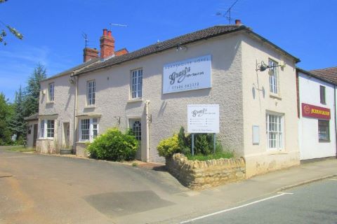 Property for auction in Northamptonshire)