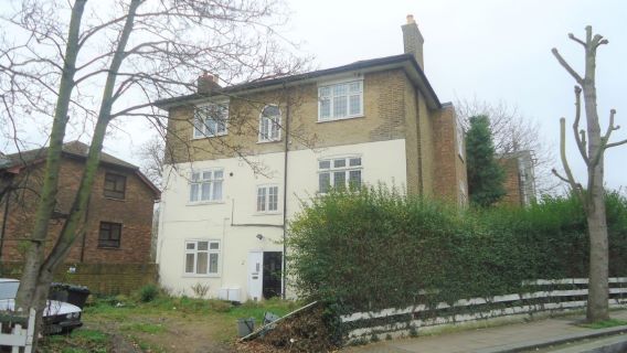 Property for auction in London)