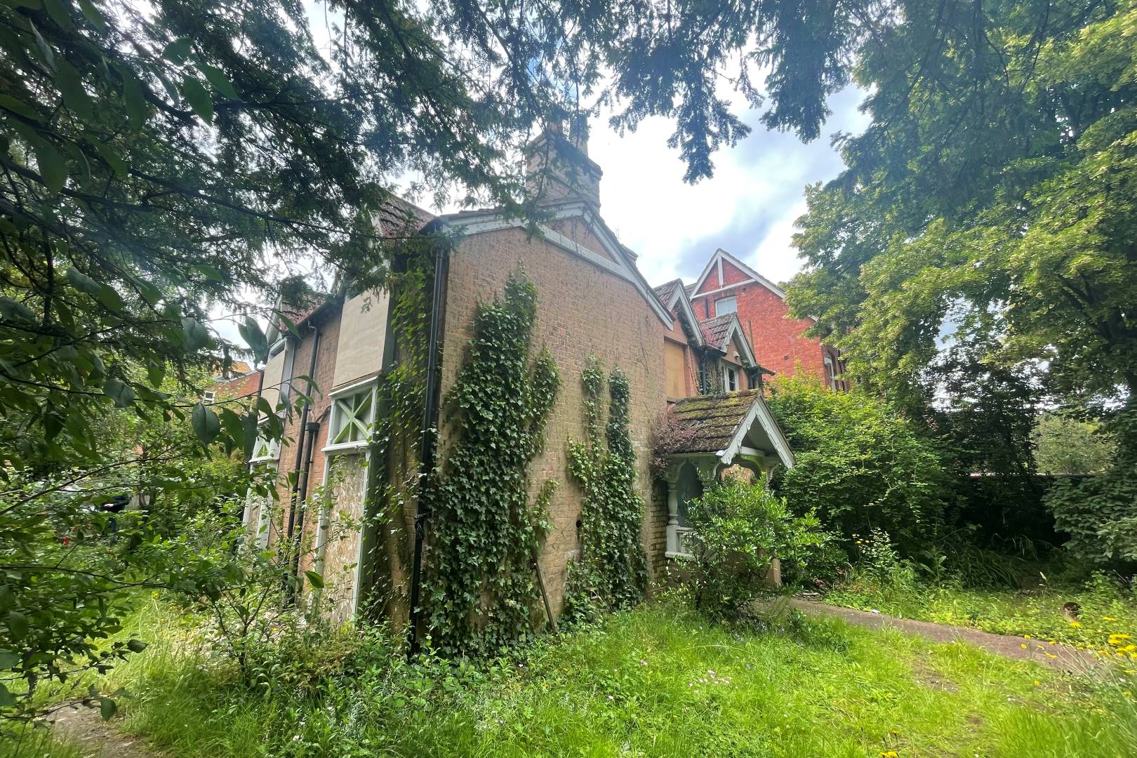 2 Lansdowne Road, Bedford, MK40 2BU