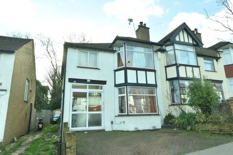 Property for auction in London)