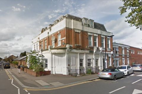 Property for auction in London)