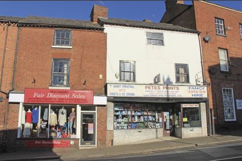 Property for auction in Worcestershire)