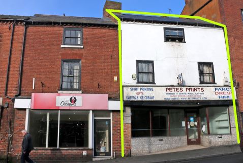 Property for auction in Worcestershire)