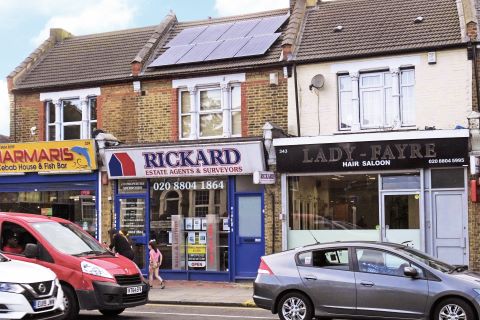 Property for auction in London)