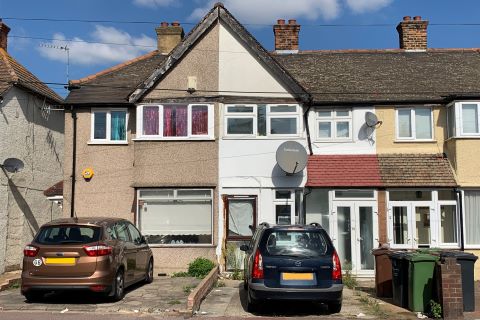 Property for auction in Essex)