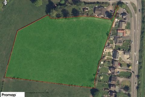 Property for auction in Derbyshire)