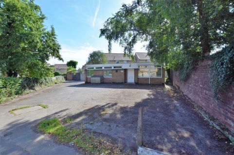 Property for auction in Derbyshire)