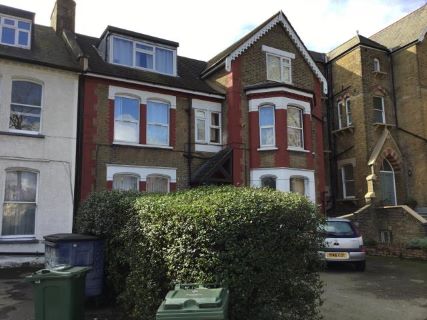 Property for auction in London)