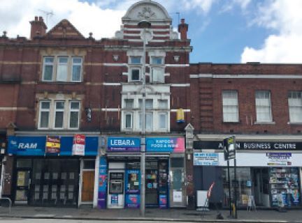 Property for auction in London)