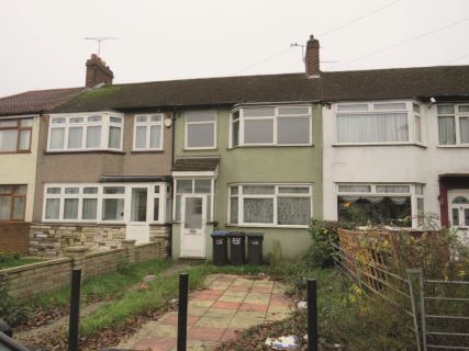 Property for auction in London)