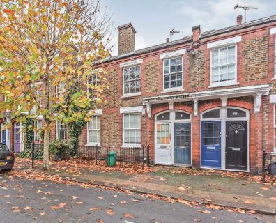 Property for auction in London)