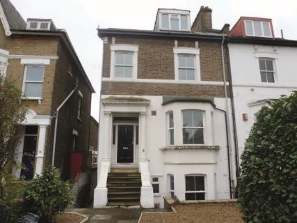 Property for auction in London)