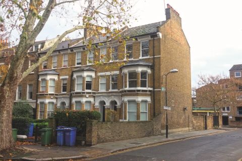 Property for auction in London)
