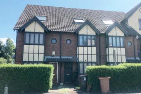 Property for auction in Northamptonshire)