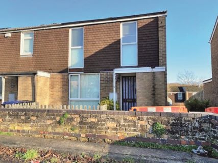 Property for auction in Northamptonshire)