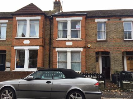 Property for auction in London)