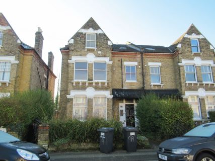 Property for auction in London)