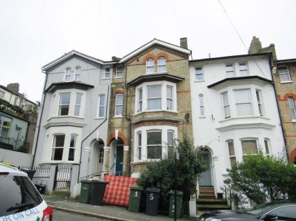 Property for auction in London)