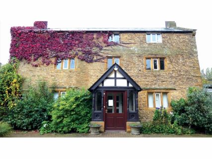 Property for auction in Northamptonshire)