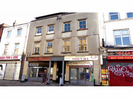 Property for auction in London)