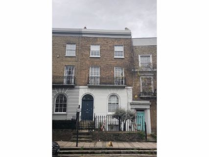 Property for auction in London)