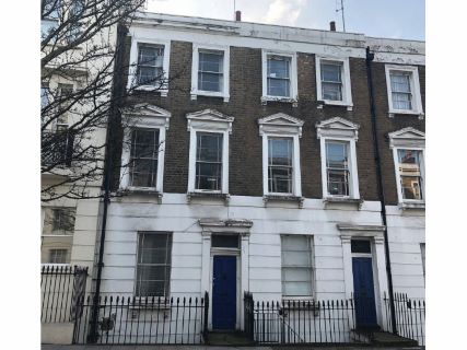 Property for auction in London)