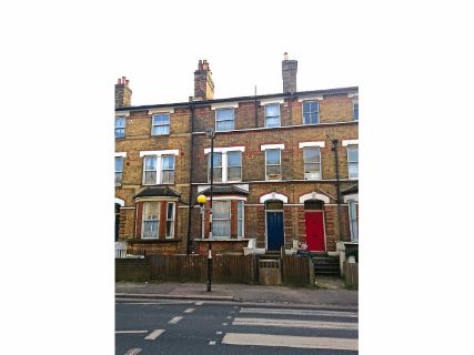 Property for auction in London)
