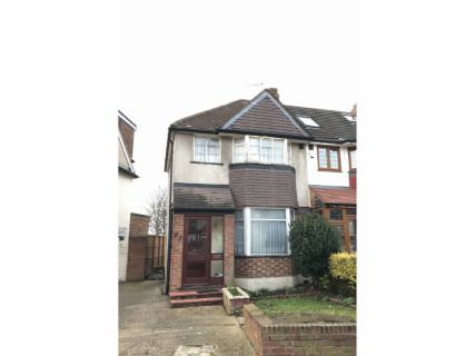Property for auction in London)