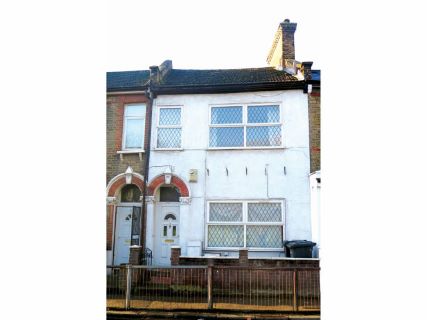 Property for auction in London)