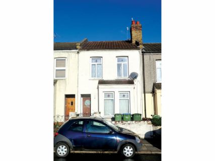 Property for auction in London)