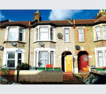 Property for auction in London)