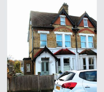 Property for auction in London)