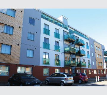 Property for auction in London)