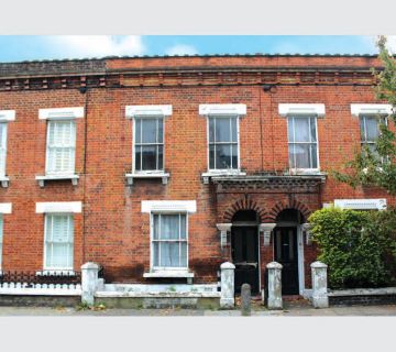 Property for auction in London)
