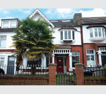 Property for auction in London)