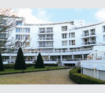 Property for auction in London)