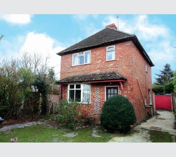 Property for auction in Berkshire)