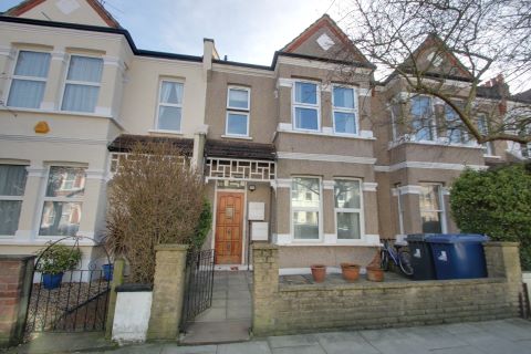 Property for auction in London)