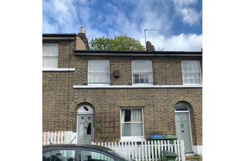 Property for auction in London)