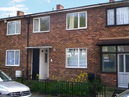 Property for auction in London)
