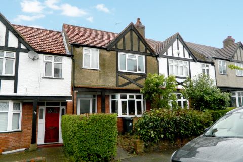Property for auction in London)